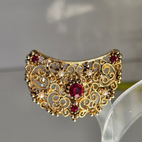 J Jonet Vintage Brooch Women's Gold Tone Filigree Ruby and Pearl Accents Glam - Picture 2 of 9
